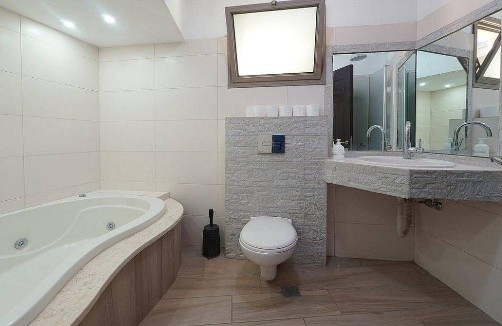 195125 גלרית פנים, שלווה במושבה - אירוח כפרי, וילה  במגדל וילות - Vila 4 U