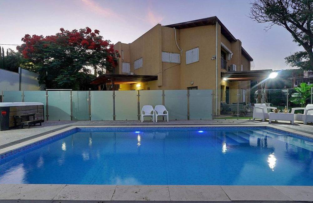 195163 גלרית חוץ, שלווה במושבה - אירוח כפרי, וילה  במגדל וילות - Vila 4 U