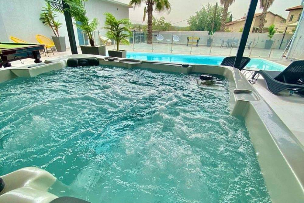 196379 הגקוזי והבריכה, מתחם האושר, וילה  באדרת וילות - Vila 4 U