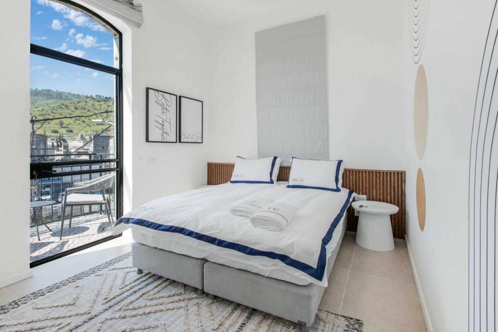 197196 סוויטות 3+4 שקד ורום, יו ג'י בוטיק - UG Boutique Apartment hotel, וילה  בטבריה וילות - Vila 4 U