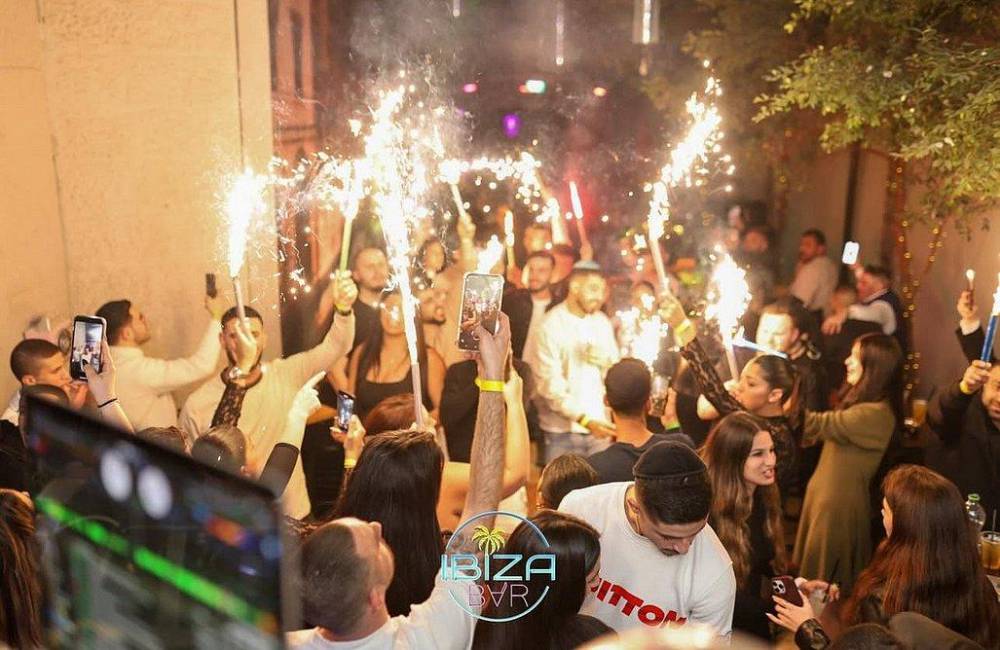 197861 מסיבות במתחם, איביזה בר - Ibiza Bar, וילה  בראשון לציון וילות - Vila 4 U