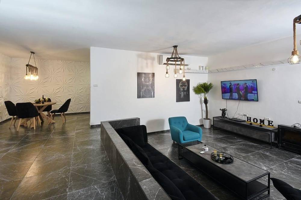 198392 גלרית פנים, וילה סוד האושר, וילה  בשלומי וילות - Vila 4 U