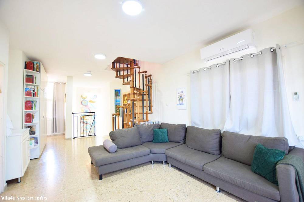 201920 גלרית פנים, וילה בין תכלת ללבן, וילה  במגדל וילות - Vila 4 U