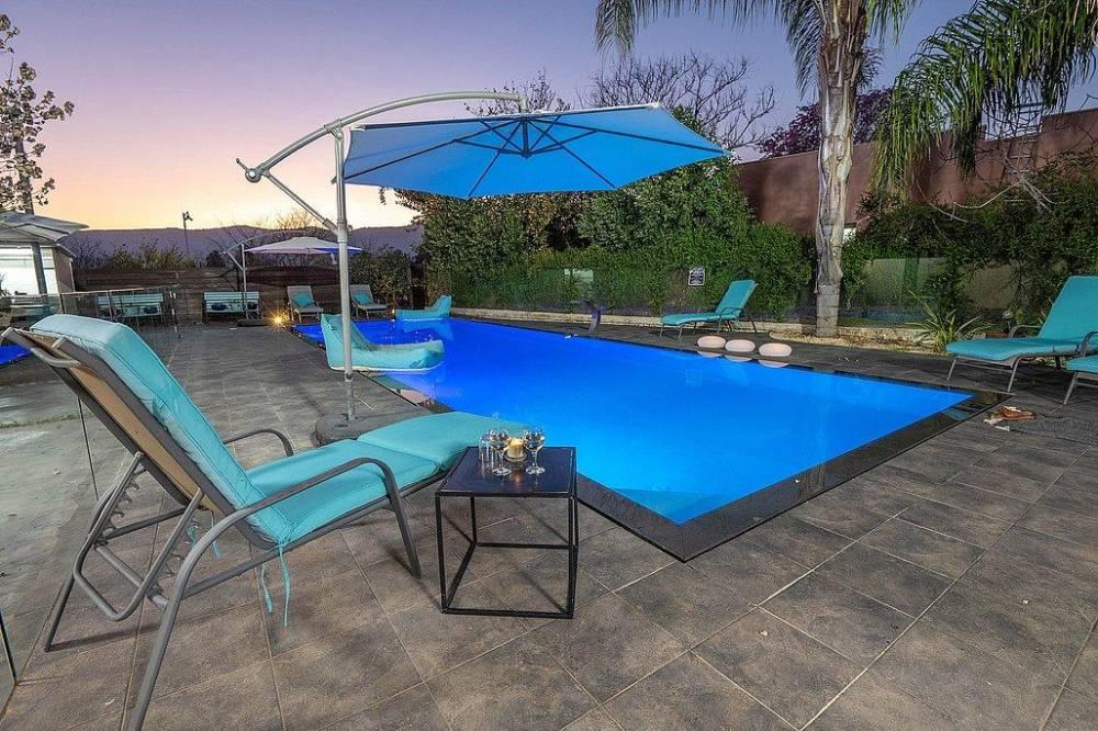 209866 המתחם בערב, וילה שירת הנחל, וילה  בשדה נחמיה וילות - Vila 4 U