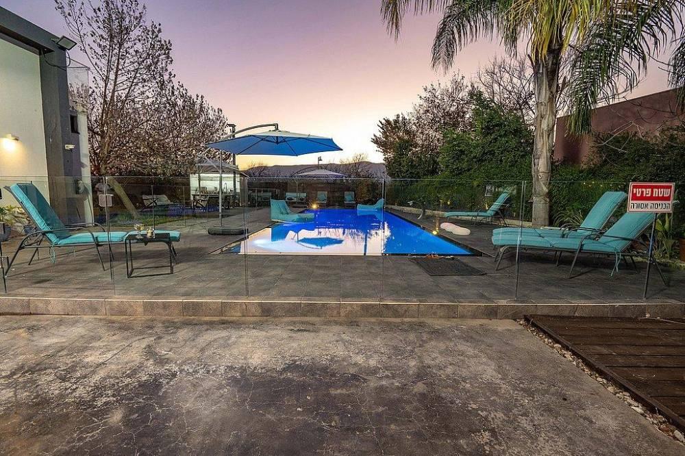 209871 המתחם בערב, וילה שירת הנחל, וילה  בשדה נחמיה וילות - Vila 4 U