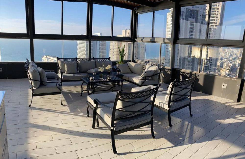 210644 מתחם הגג והבריכה, רויאל פנטהאוז, וילה  בבת ים וילות - Vila 4 U