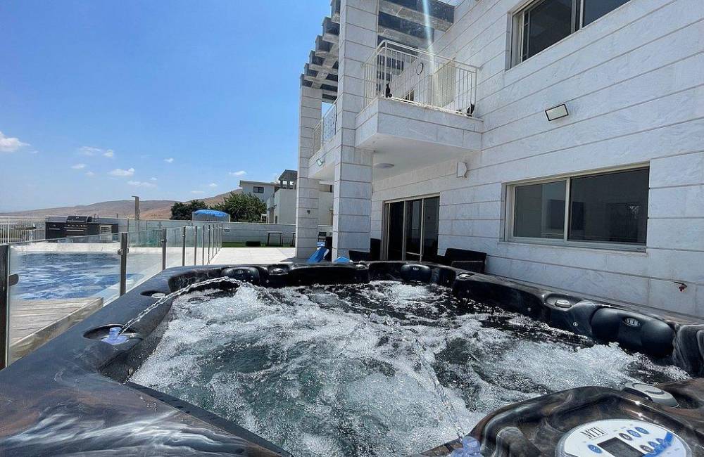 211191 מתחם חיצוני, וילה לבנה יבנאל, וילה  ביבנאל וילות - Vila 4 U