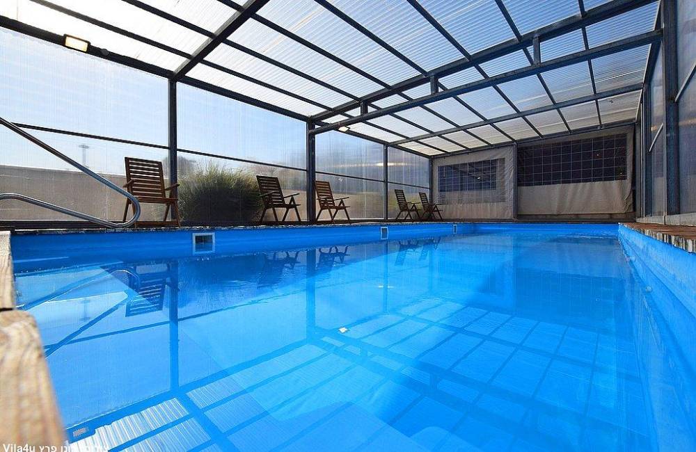 211239 הבריכה בחורף, טוקה צימר - Tocca Zimmer, וילה  באדרת וילות - Vila 4 U