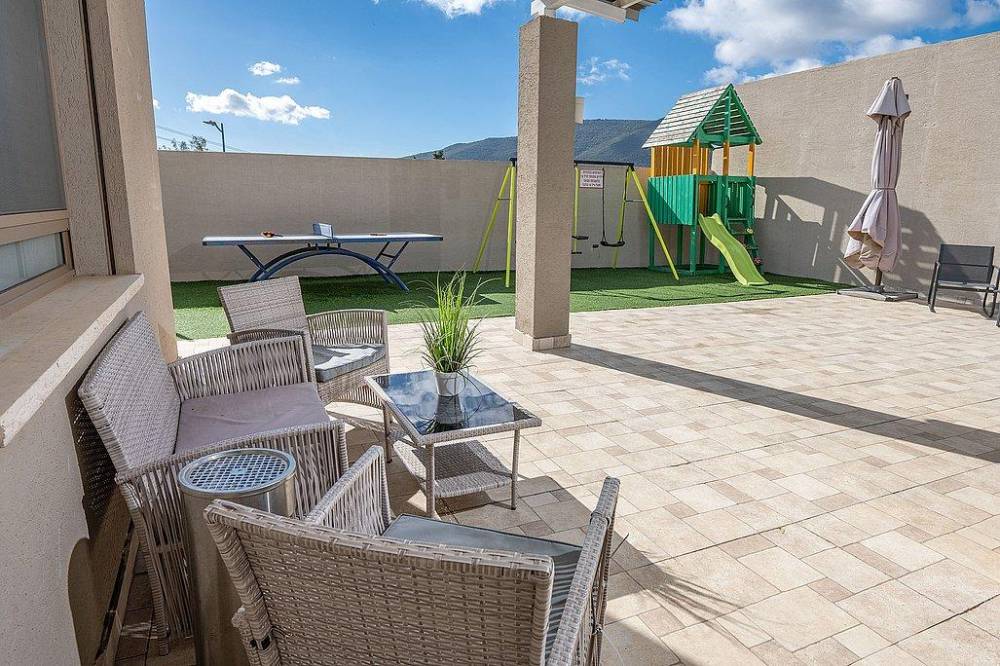 212342 מתחם החצר, אחוזת גליל, וילה  בספסופה וילות - Vila 4 U