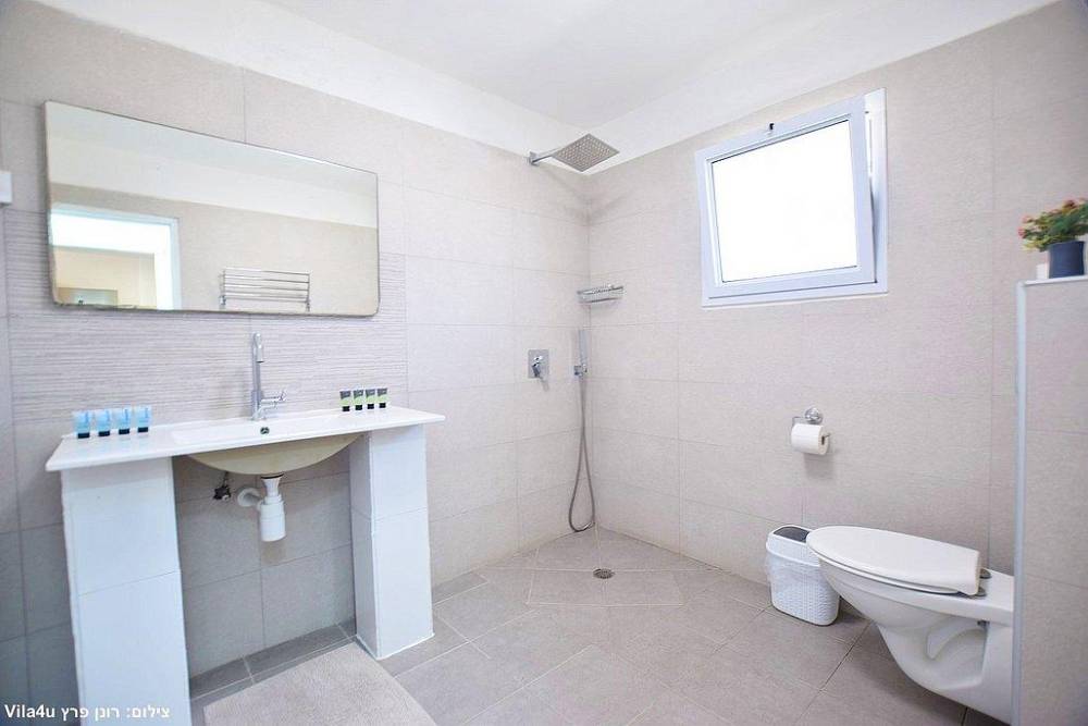 215299 פנים הוילה והחדרים, ויליג' קומפלקס ריזורט, וילה  בניר בנים וילות - Vila 4 U