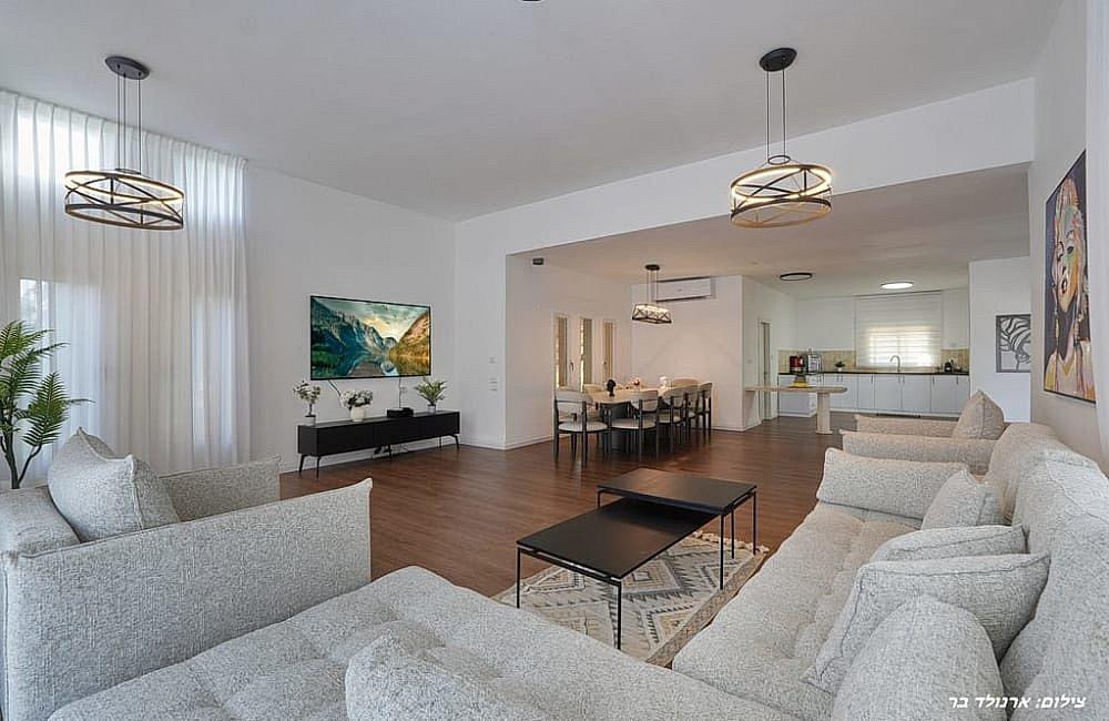 215492 גלרית פנים, וילה אופק, וילה  במנות וילות - Vila 4 U