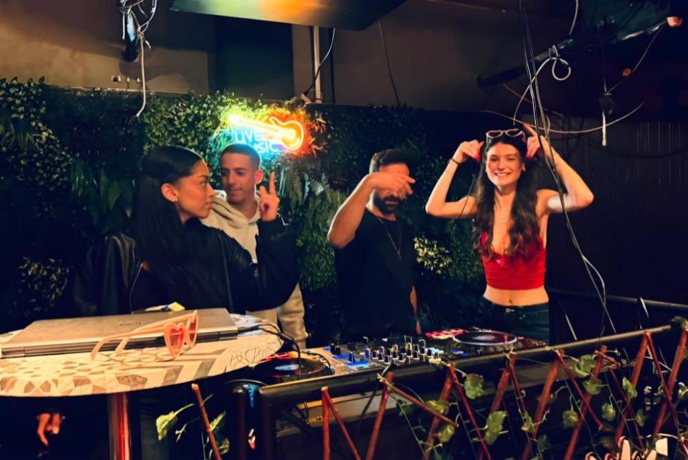 215666 חוגגים בסאני לופט, סאני לופט, וילה  בפתח תקווה וילות - Vila 4 U