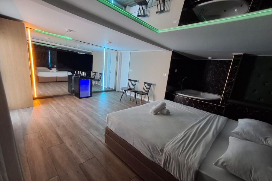 217112 יחידות אירוח עם ג'קוזי, כפר הים, וילה  בנתניה וילות - Vila 4 U