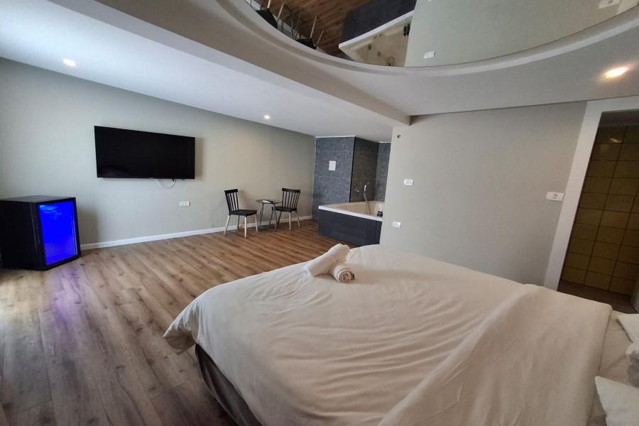 217117 יחידות אירוח עם ג'קוזי, כפר הים, וילה  בנתניה וילות - Vila 4 U