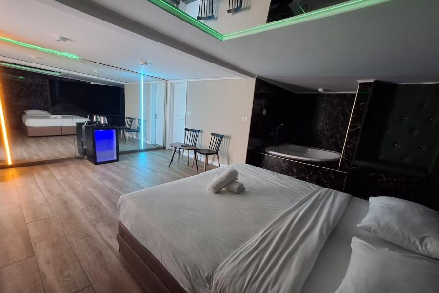 217119 יחידות אירוח עם ג'קוזי, כפר הים, וילה  בנתניה וילות - Vila 4 U