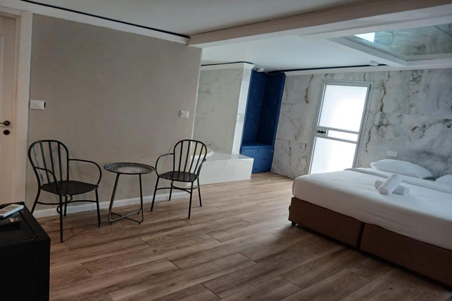 217121 יחידות אירוח עם ג'קוזי, כפר הים, וילה  בנתניה וילות - Vila 4 U