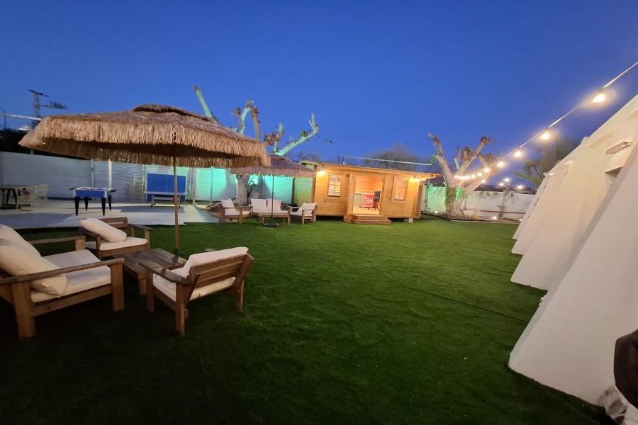 217131 מתחם חיצוני הבריכה והג'קוזי, כפר הים, וילה  בנתניה וילות - Vila 4 U