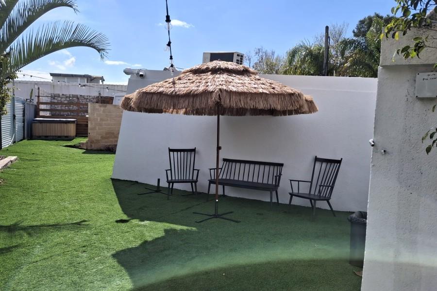 217145 מתחם חיצוני הבריכה והג'קוזי, כפר הים, וילה  בנתניה וילות - Vila 4 U