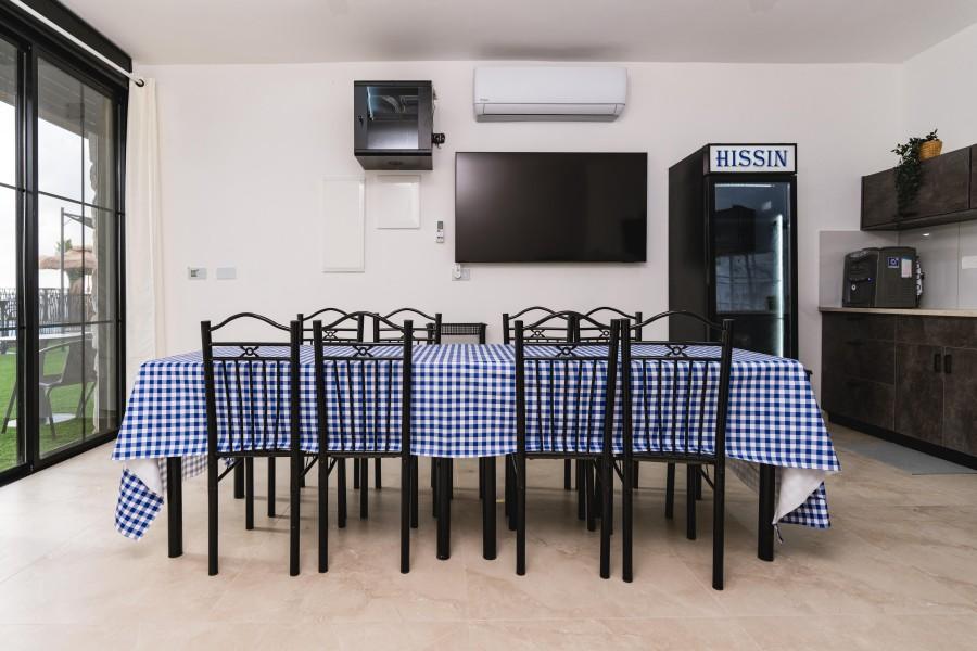 219337 המתחם החיצוני הנוף וחדר האוכל, סוויטות על הפסגה, וילה  בירכא וילות - Vila 4 U