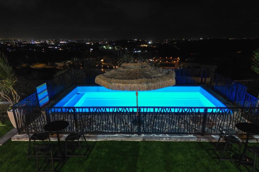 219338 המתחם החיצוני הנוף וחדר האוכל, סוויטות על הפסגה, וילה  בירכא וילות - Vila 4 U