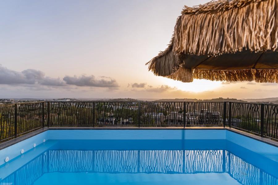 219341 המתחם החיצוני הנוף וחדר האוכל, סוויטות על הפסגה, וילה  בירכא וילות - Vila 4 U