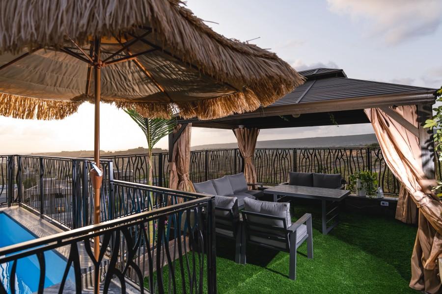 219355 המתחם החיצוני הנוף וחדר האוכל, סוויטות על הפסגה, וילה  בירכא וילות - Vila 4 U