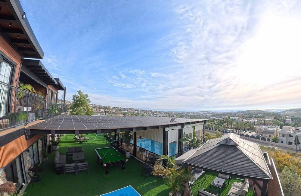 219464 המתחם החיצוני הנוף וחדר האוכל, סוויטות על הפסגה, וילה  בירכא וילות - Vila 4 U