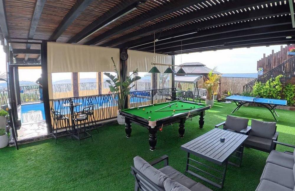 219476 המתחם החיצוני הנוף וחדר האוכל, סוויטות על הפסגה, וילה  בירכא וילות - Vila 4 U