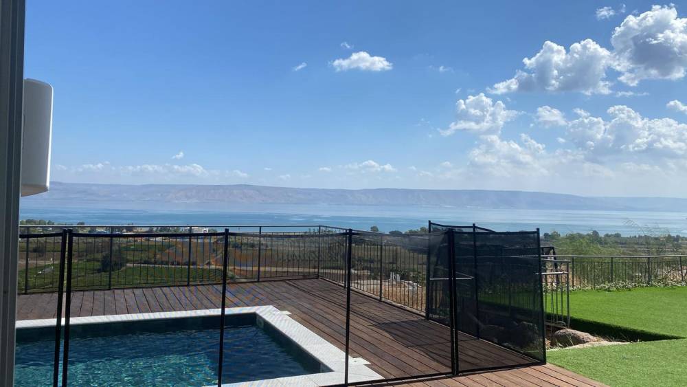 227411 בריכה מגודרת, וילה בליס - Villa Bliss, וילה  במגדל וילות - Vila 4 U