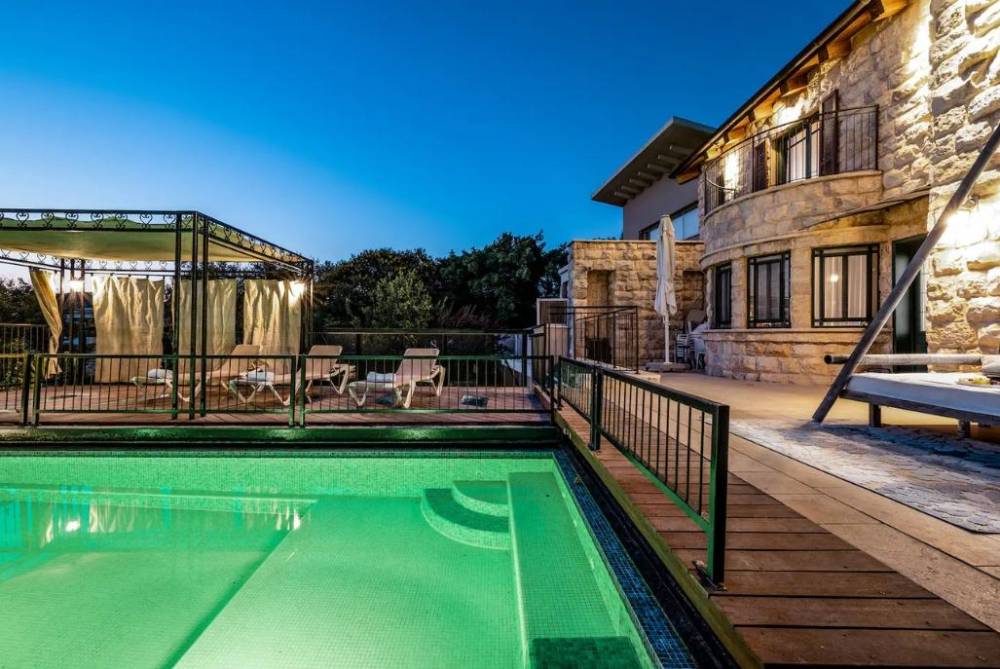 229585 מתחם הבריכה, אחוזת בלו ביי נתניה - Blue Bay Mansion, וילה  בנתניה וילות - Vila 4 U