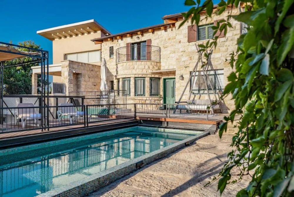 229596 מתחם הבריכה, אחוזת בלו ביי נתניה - Blue Bay Mansion, וילה  בנתניה וילות - Vila 4 U