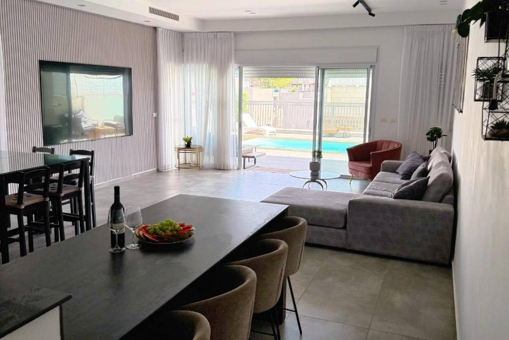 233543 גלריה כללית, לין בוטיק אילת, וילה  באילת וילות - Vila 4 U
