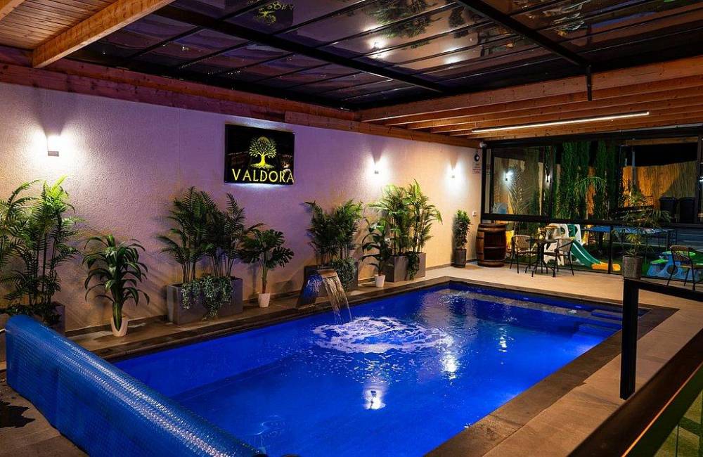 233683 המתחם בלילה, ולדורה בוטיק - Valdora Boutique, וילה  בירכא וילות - Vila 4 U