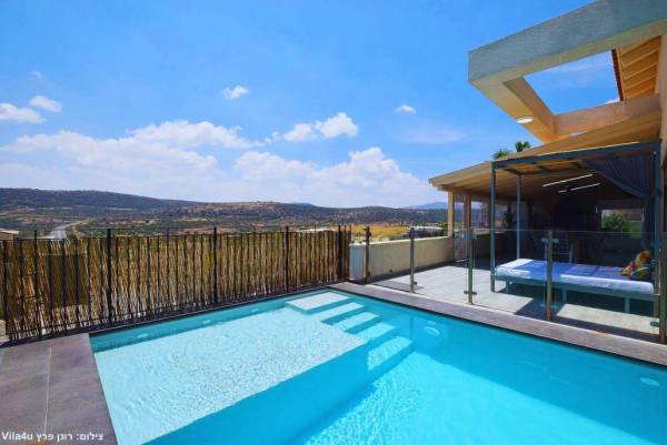 וילה לאורה המתחם החיצוני