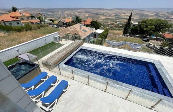 וילה לבנה יבנאל