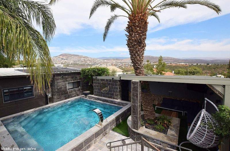 וילה ספא בצל השקד הבריכה והנוף