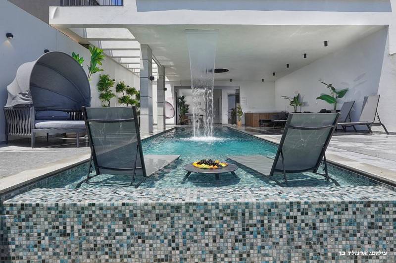 חדש באתר - וילה לבנה יבנאל