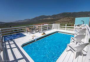 אחוזת לביא - הבריכה והנוף