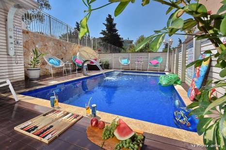 שקד באופק - וילה בוטיק