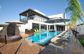 וילה גרנד רויאל- בריכה וגקוזי במתחם מקורה